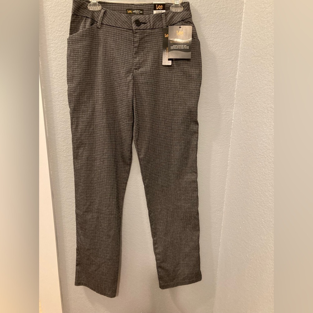 Lee | Straight Leg Mid Rise Relaxed Fit NWT Size 6Long